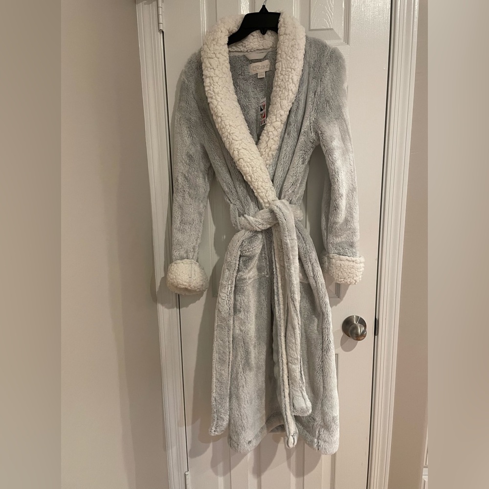 Nordstrom plush robe - NWT